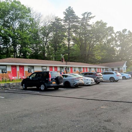 Robin Hood Motel Saratoga Springs Exterior photo