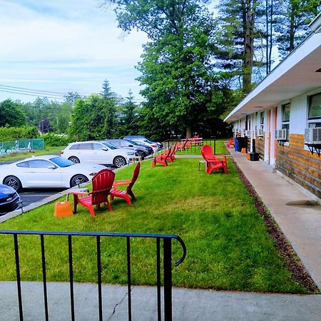 Robin Hood Motel Saratoga Springs Exterior photo